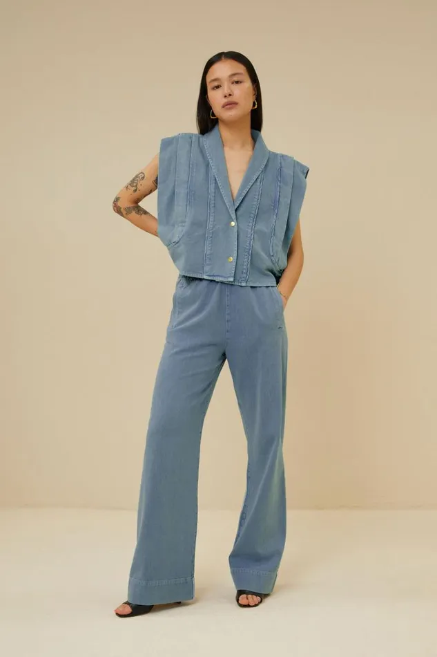 ByBar Gilets and Spencers Vrouwelijk Jane Sleeveless Denim Jacket Light Denim ByBar Gilets and Spencers Vrouwelijk Jane Sleeveless Denim Jacket Light Denim