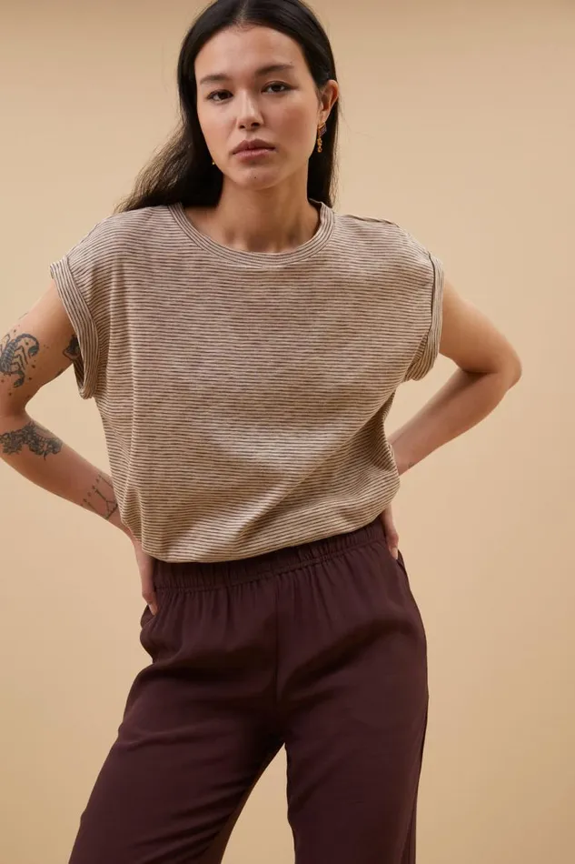 ByBar Tops and Shirts Vrouwelijk Tobi Thin Stripe Top Pecan ByBar Tops and Shirts Vrouwelijk Tobi Thin Stripe Top Pecan
