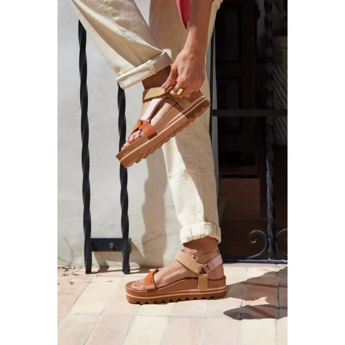 Reef Cushion Rem Hi Foliage Women Sandals Reef Cushion Rem Hi Foliage Women Sandals