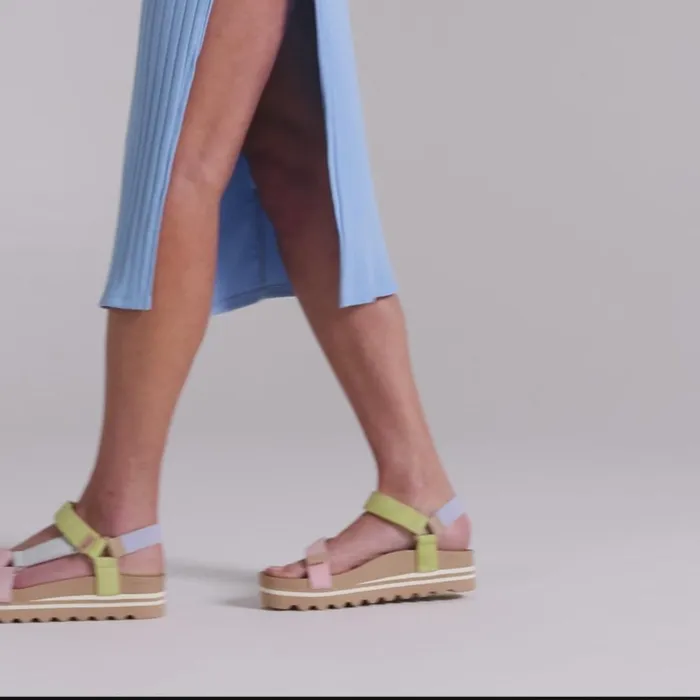 Reef Cushion Rem Hi Malibu Women Sandals Reef Cushion Rem Hi Malibu Women Sandals