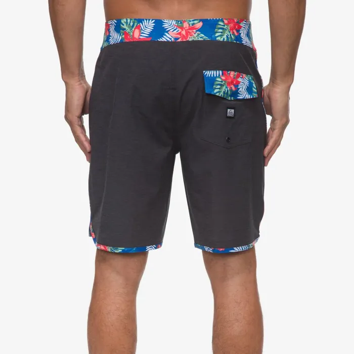Reef Mullen FW Wvn Short Caviar Men Shorts Boardshorts and Pants Reef Mullen FW Wvn Short Caviar Men Shorts Boardshorts and Pants