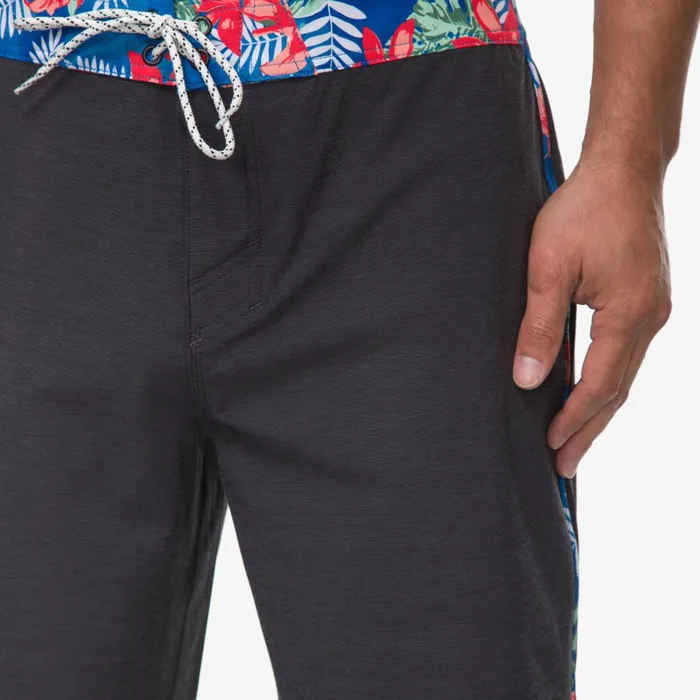Reef Mullen FW Wvn Short Caviar Men Shorts Boardshorts and Pants Reef Mullen FW Wvn Short Caviar Men Shorts Boardshorts and Pants