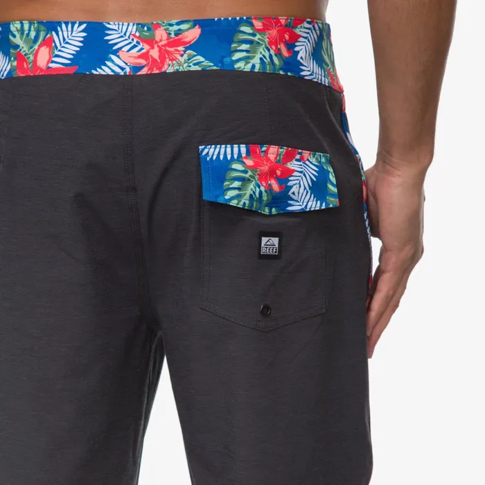 Reef Mullen FW Wvn Short Caviar Men Shorts Boardshorts and Pants Reef Mullen FW Wvn Short Caviar Men Shorts Boardshorts and Pants