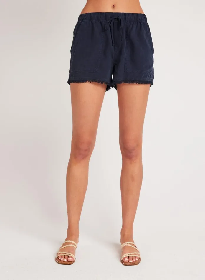 Shorts Women Bella Dahl Frayed Hem Pocket Short 8211 Endless Sea Shorts Women Bella Dahl Frayed Hem Pocket Short 8211 Endless Sea