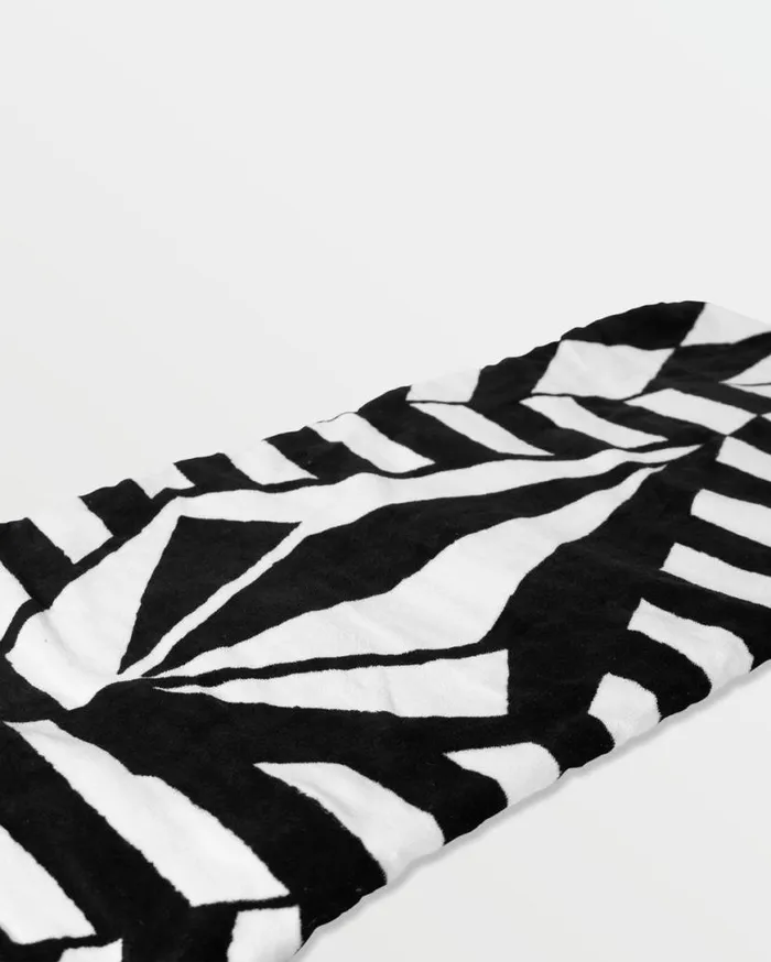 Stoneray Towel 8211 Black White Kids Volcom Accessories