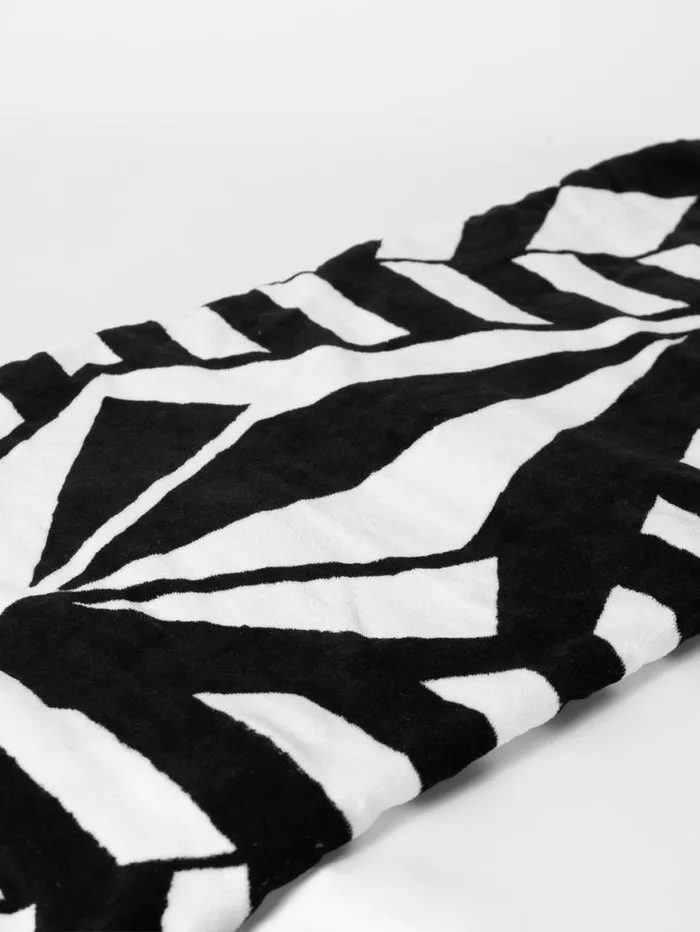 Stoneray Towel 8211 Black White Kids Volcom Accessories