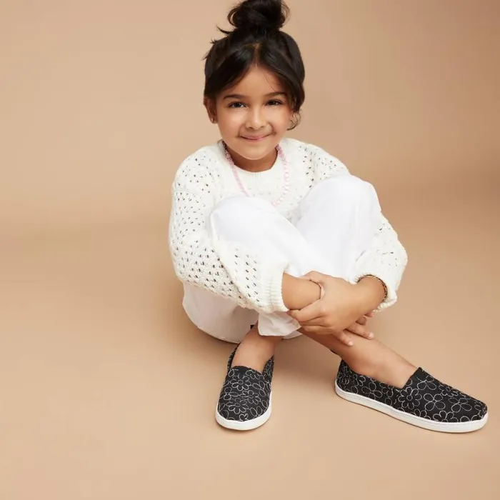 Toms TOMS Classics Alpargata Kids Shoe Black Quilted Daisy 8211 KidsWomen Toms TOMS Classics Alpargata Kids Shoe Black Quilted Daisy 8211 KidsWomen