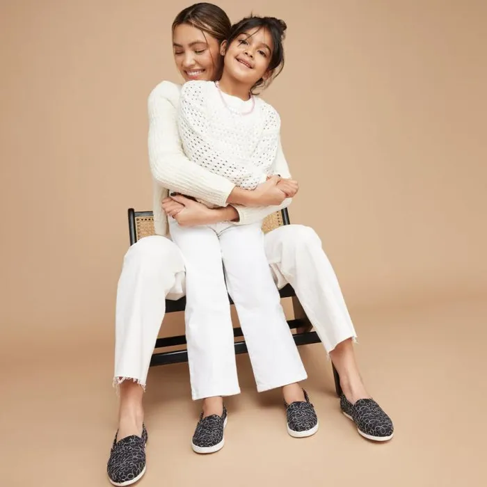 Toms TOMS Classics Alpargata Kids Shoe Black Quilted Daisy 8211 KidsWomen Toms TOMS Classics Alpargata Kids Shoe Black Quilted Daisy 8211 KidsWomen