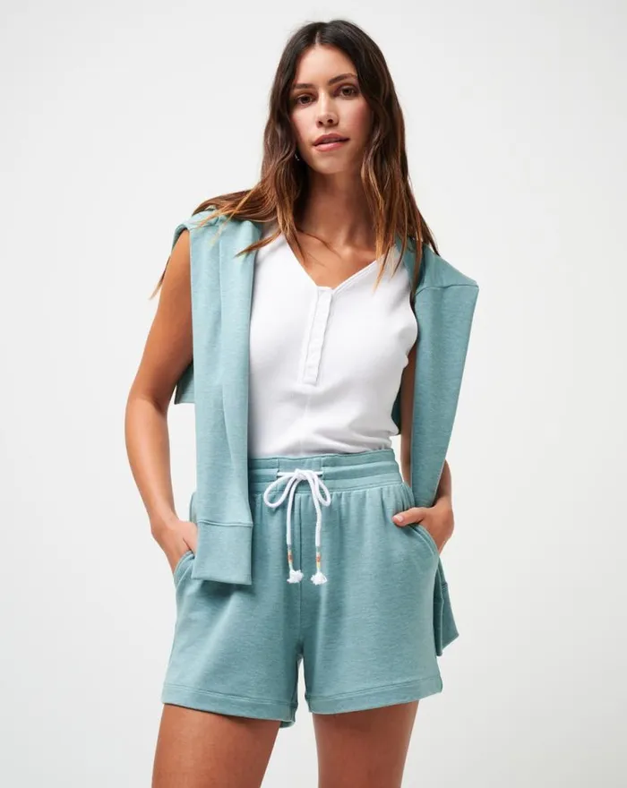 TravisMathew BEACH CRAZE CLOUD TERRY SHORT Heather Cameo Women Shorts TravisMathew BEACH CRAZE CLOUD TERRY SHORT Heather Cameo Women Shorts