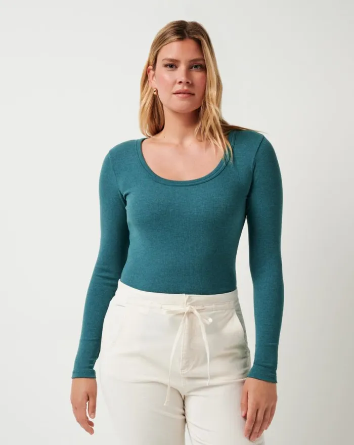 TravisMathew CLOUD RIB RETREAT LONG SLEEVE TOP Heather Atlantic Deep Women Shirts and Tops TravisMathew CLOUD RIB RETREAT LONG SLEEVE TOP Heather Atlantic Deep Women Shirts and Tops