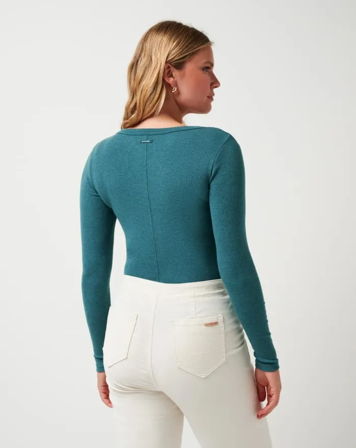 TravisMathew CLOUD RIB RETREAT LONG SLEEVE TOP Heather Atlantic Deep Women Shirts and Tops TravisMathew CLOUD RIB RETREAT LONG SLEEVE TOP Heather Atlantic Deep Women Shirts and Tops
