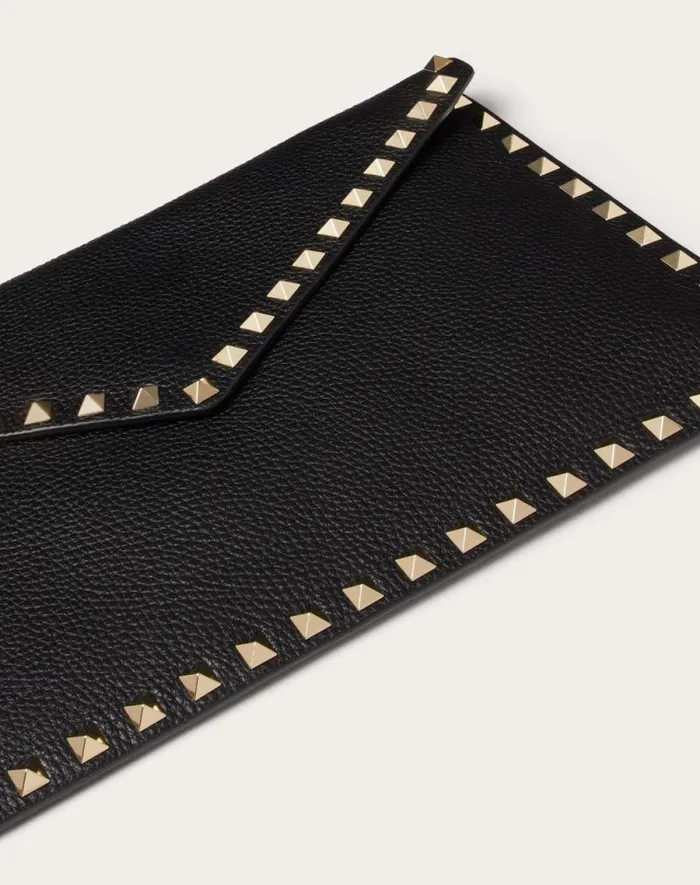 Valentino Mini Bags Woman Rockstud Grainy Calfskin Envelope Pouch For Woman In Poudre Poudre Valentino Mini Bags Woman Rockstud Grainy Calfskin Envelope Pouch For Woman In Poudre Poudre