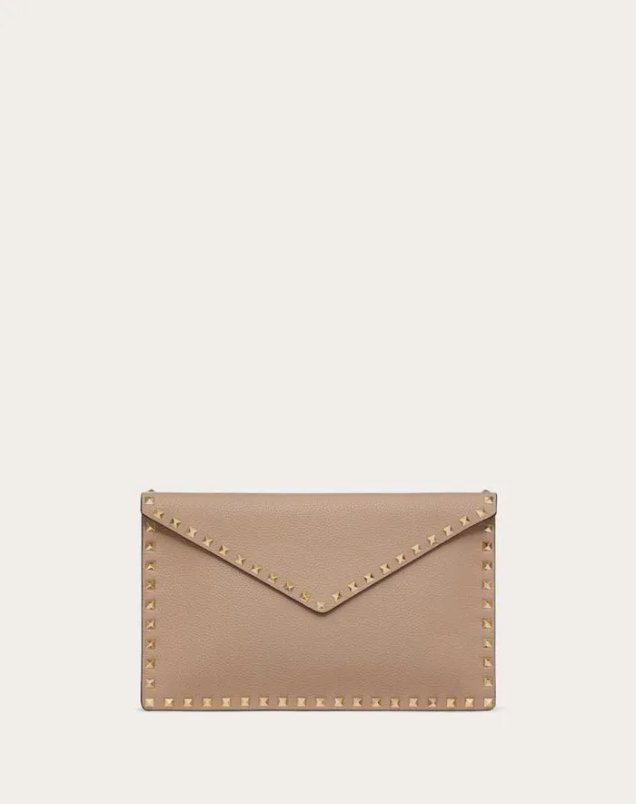 Valentino Mini Bags Woman Rockstud Grainy Calfskin Envelope Pouch For Woman In Poudre Poudre Valentino Mini Bags Woman Rockstud Grainy Calfskin Envelope Pouch For Woman In Poudre Poudre