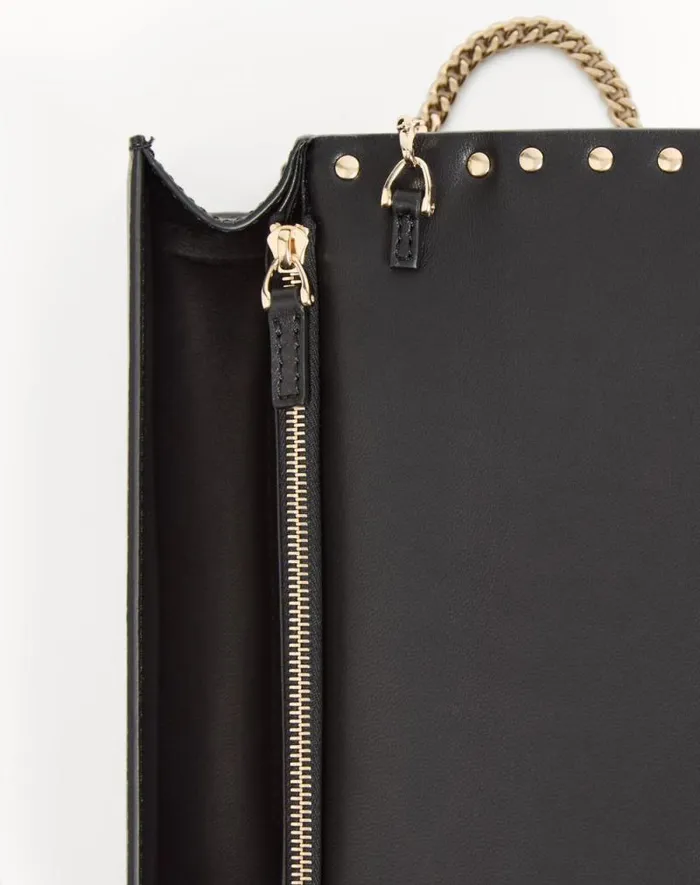 Valentino Mini Bags Woman Rockstud Wallet With Chain In Grainy Calfskin For Woman In Black Black Valentino Mini Bags Woman Rockstud Wallet With Chain In Grainy Calfskin For Woman In Black Black