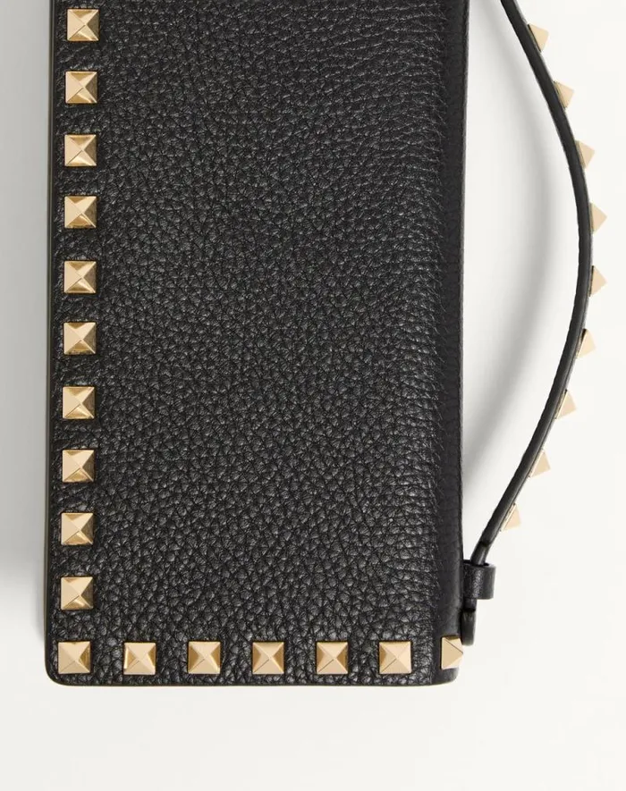 Valentino Mini Bags Woman Rockstud Wallet With Chain In Grainy Calfskin For Woman In Black Black Valentino Mini Bags Woman Rockstud Wallet With Chain In Grainy Calfskin For Woman In Black Black