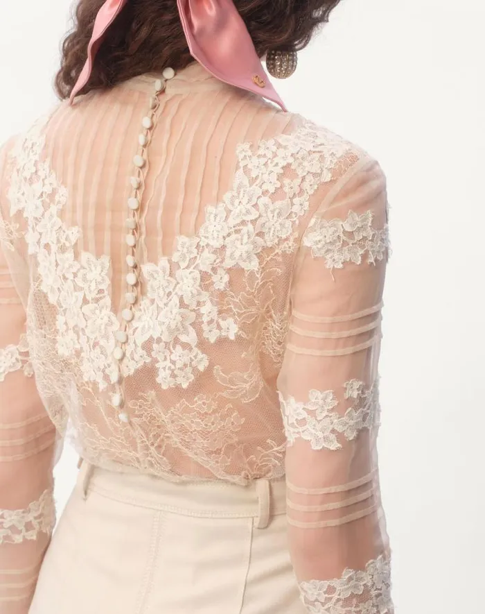 Valentino Shirts And Tops Woman Top In Dentelle With Roses Pattern For Woman In Ivory Ivory Valentino Shirts And Tops Woman Top In Dentelle With Roses Pattern For Woman In Ivory Ivory