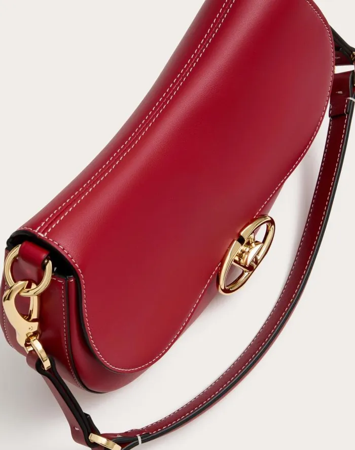 Valentino Shoulder Bags Woman Small Valentino Garavani Ohval Shoulder Bag In Nappa Calfskin For Woman In Rosso Valentino Rosso Valentino Valentino Shoulder Bags Woman Small Valentino Garavani Ohval Shoulder Bag In Nappa Calfskin For Woman In Rosso Valentino Rosso Valentino