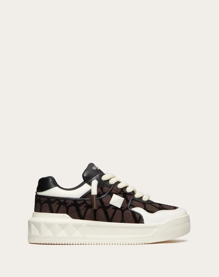 Valentino Sneakers Man One Stud Xl Lowtop Sneaker In Nappa Leather And Toile Iconographe Fabric For Man In Fondant Fondant Valentino Sneakers Man One Stud Xl Lowtop Sneaker In Nappa Leather And Toile Iconographe Fabric For Man In Fondant Fondant
