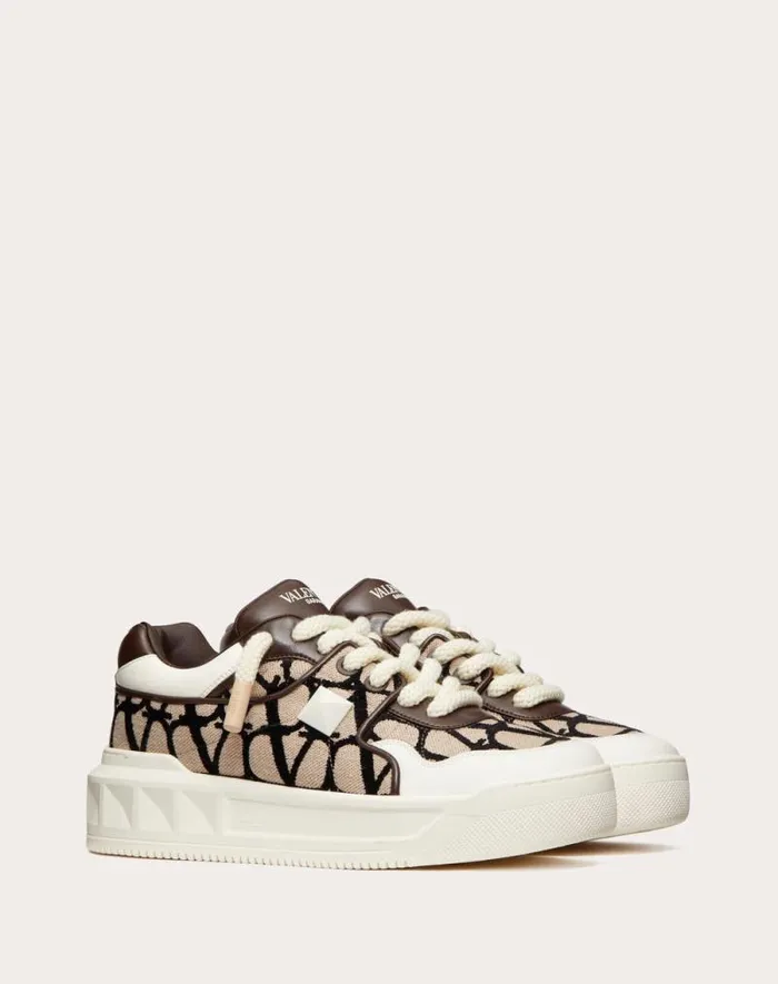 Valentino Sneakers Man One Stud Xl Lowtop Sneaker In Nappa Leather And Toile Iconographe Fabric For Man In Fondant Fondant Valentino Sneakers Man One Stud Xl Lowtop Sneaker In Nappa Leather And Toile Iconographe Fabric For Man In Fondant Fondant