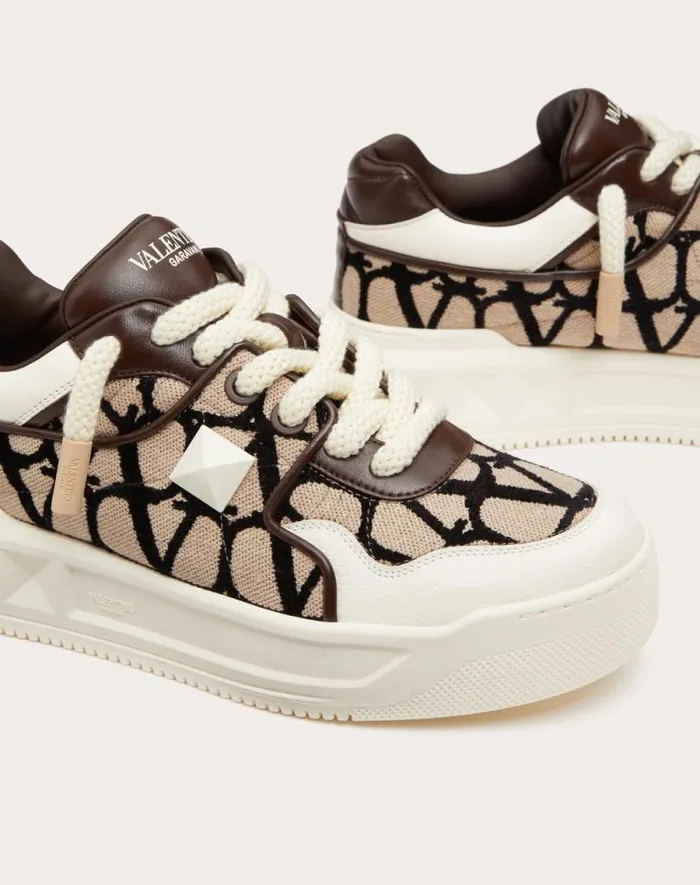 Valentino Sneakers Man One Stud Xl Lowtop Sneaker In Nappa Leather And Toile Iconographe Fabric For Man In Fondant Fondant Valentino Sneakers Man One Stud Xl Lowtop Sneaker In Nappa Leather And Toile Iconographe Fabric For Man In Fondant Fondant