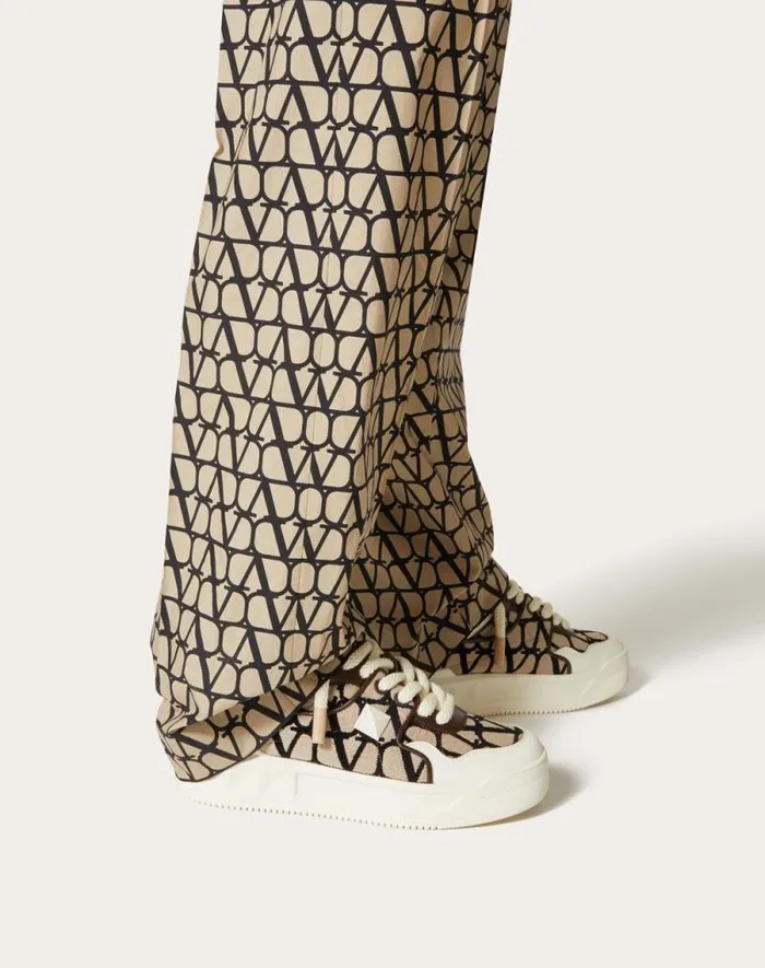Valentino Sneakers Man One Stud Xl Lowtop Sneaker In Nappa Leather And Toile Iconographe Fabric For Man In Fondant Fondant Valentino Sneakers Man One Stud Xl Lowtop Sneaker In Nappa Leather And Toile Iconographe Fabric For Man In Fondant Fondant