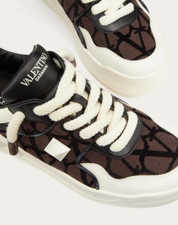 Valentino Sneakers Man One Stud Xl Lowtop Sneaker In Nappa Leather And Toile Iconographe Fabric For Man In Fondant Fondant Valentino Sneakers Man One Stud Xl Lowtop Sneaker In Nappa Leather And Toile Iconographe Fabric For Man In Fondant Fondant