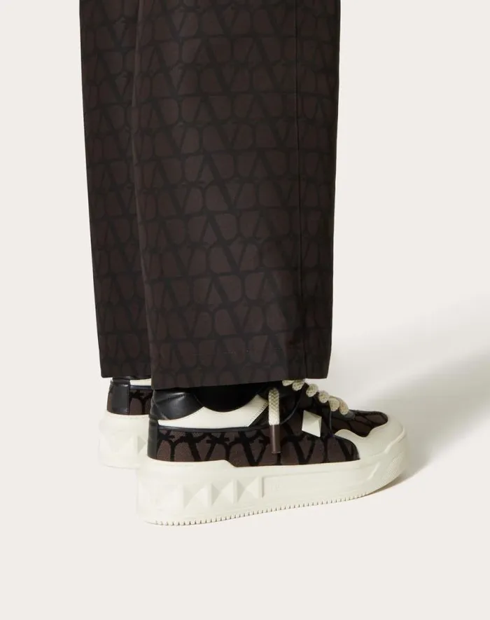 Valentino Sneakers Man One Stud Xl Lowtop Sneaker In Nappa Leather And Toile Iconographe Fabric For Man In Fondant Fondant Valentino Sneakers Man One Stud Xl Lowtop Sneaker In Nappa Leather And Toile Iconographe Fabric For Man In Fondant Fondant