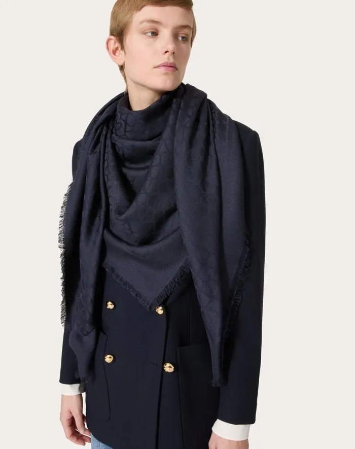 Valentino Soft Accessories Woman Toile Iconographe Wool And Silk Shawl For Woman In Black Black Valentino Soft Accessories Woman Toile Iconographe Wool And Silk Shawl For Woman In Black Black