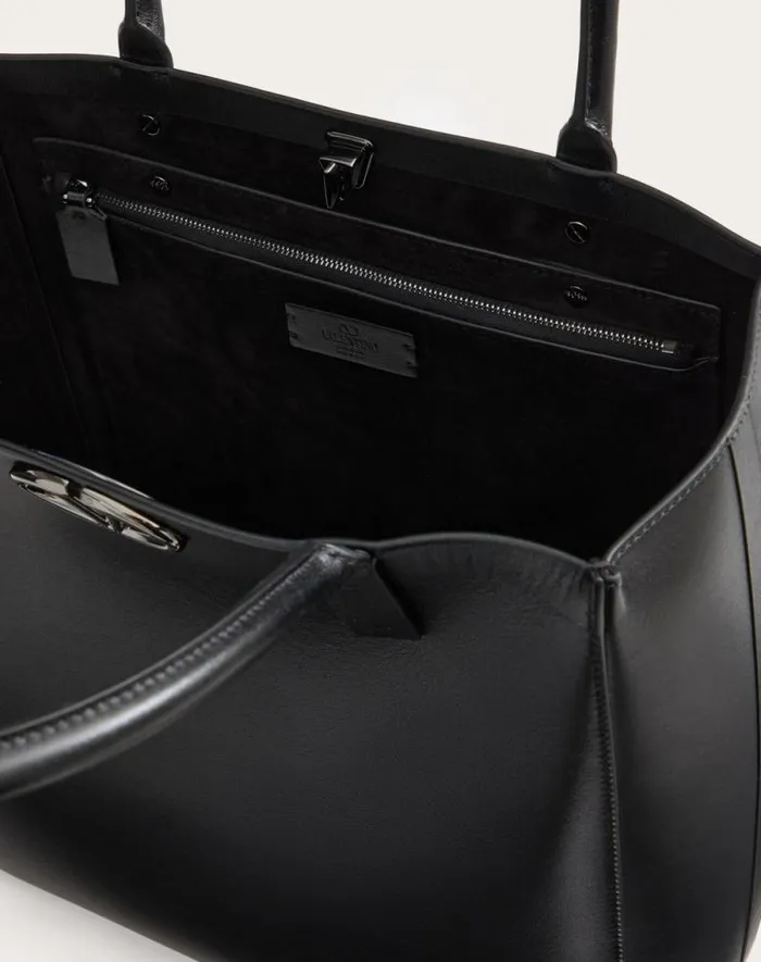 Valentino Totes Man Medium Vlogo Locker Leather Shopping Bag For Man In Black Black Valentino Totes Man Medium Vlogo Locker Leather Shopping Bag For Man In Black Black