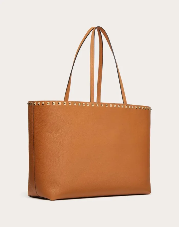 Valentino Totes Woman Rockstud Grainy Calfskin Tote Bag For Woman In Poudre Poudre Valentino Totes Woman Rockstud Grainy Calfskin Tote Bag For Woman In Poudre Poudre