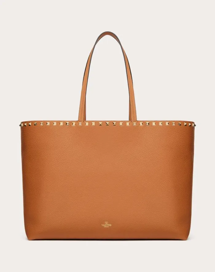 Valentino Totes Woman Rockstud Grainy Calfskin Tote Bag For Woman In Poudre Poudre Valentino Totes Woman Rockstud Grainy Calfskin Tote Bag For Woman In Poudre Poudre