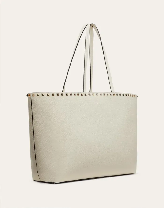 Valentino Totes Woman Rockstud Grainy Calfskin Tote Bag For Woman In Poudre Poudre Valentino Totes Woman Rockstud Grainy Calfskin Tote Bag For Woman In Poudre Poudre