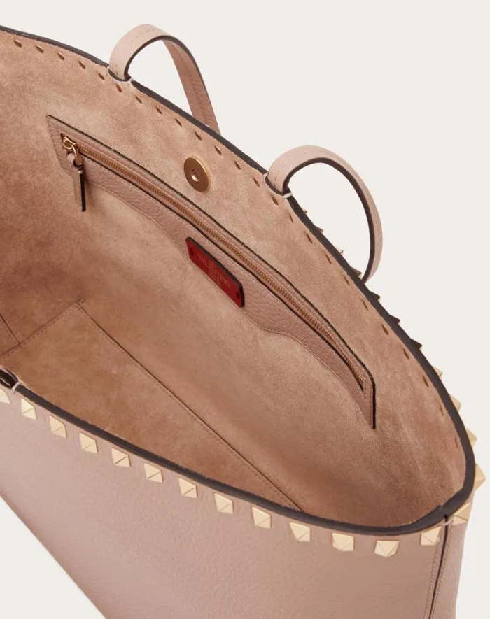 Valentino Totes Woman Rockstud Grainy Calfskin Tote Bag For Woman In Poudre Poudre Valentino Totes Woman Rockstud Grainy Calfskin Tote Bag For Woman In Poudre Poudre