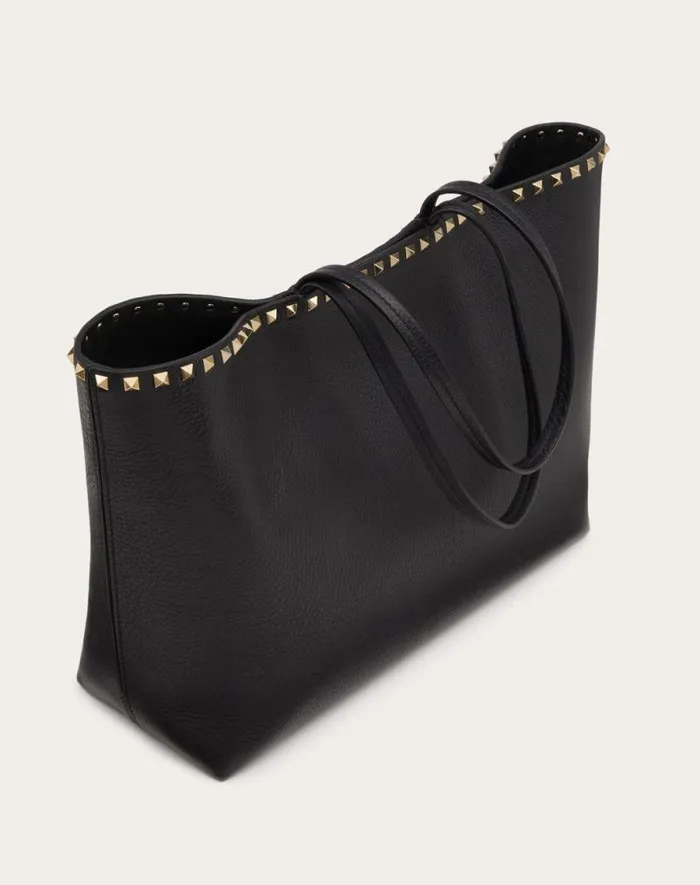 Valentino Totes Woman Rockstud Grainy Calfskin Tote Bag For Woman In Poudre Poudre Valentino Totes Woman Rockstud Grainy Calfskin Tote Bag For Woman In Poudre Poudre