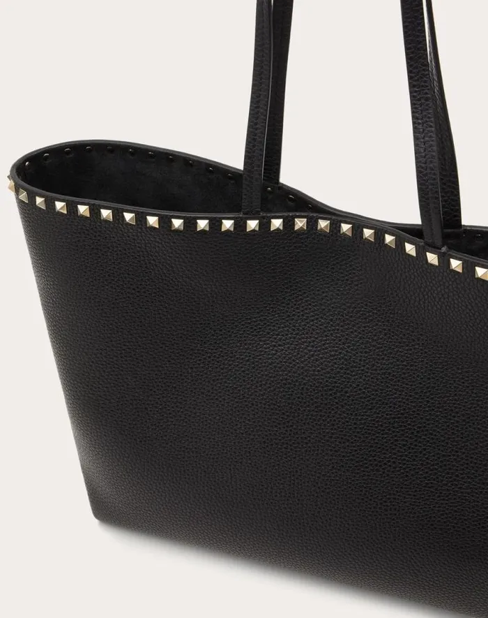 Valentino Totes Woman Rockstud Grainy Calfskin Tote Bag For Woman In Poudre Poudre Valentino Totes Woman Rockstud Grainy Calfskin Tote Bag For Woman In Poudre Poudre