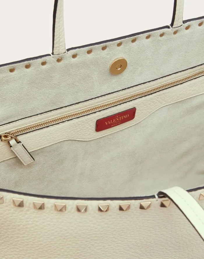 Valentino Totes Woman Rockstud Grainy Calfskin Tote Bag For Woman In Poudre Poudre Valentino Totes Woman Rockstud Grainy Calfskin Tote Bag For Woman In Poudre Poudre