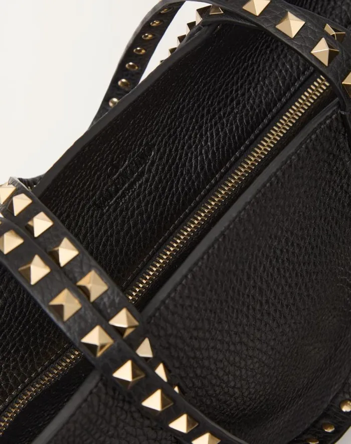 Valentino Totes Woman Valentino Garavani Rockstud Shopping Bag In Grainy Calfskin For Woman In Black Black Valentino Totes Woman Valentino Garavani Rockstud Shopping Bag In Grainy Calfskin For Woman In Black Black