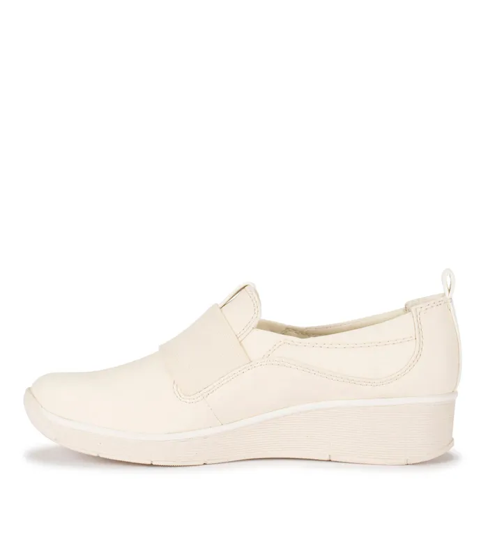 Women Baretraps Flats and Loafers Garner Slip On Sneaker Buff