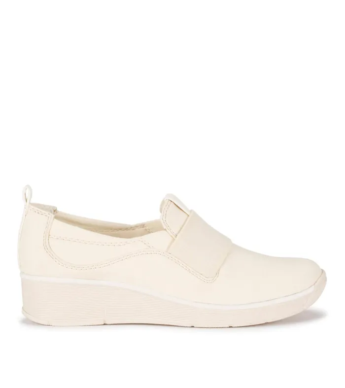 Women Baretraps Flats and Loafers Garner Slip On Sneaker Buff