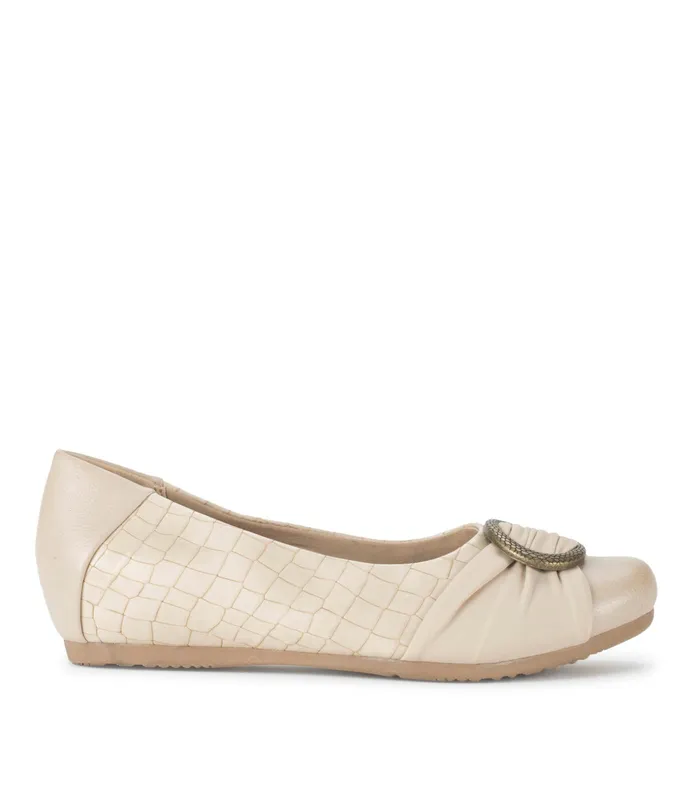 Women Baretraps Flats and Loafers Mabely Flat Milkyway