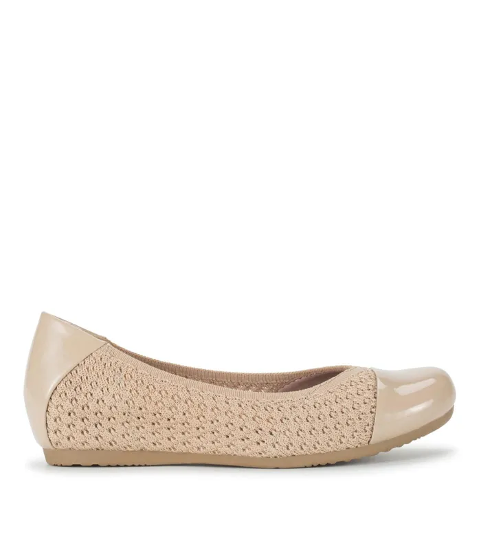 Women Baretraps Flats and Loafers Mia Casual Flat Sand