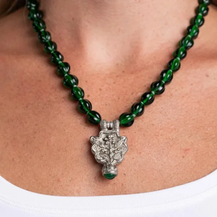 Kenneth Jay Lane Dark Color Necklaces Women Vintage Emerald Necklace With Silver Pendant Kenneth Jay Lane Dark Color Necklaces Women Vintage Emerald Necklace With Silver Pendant
