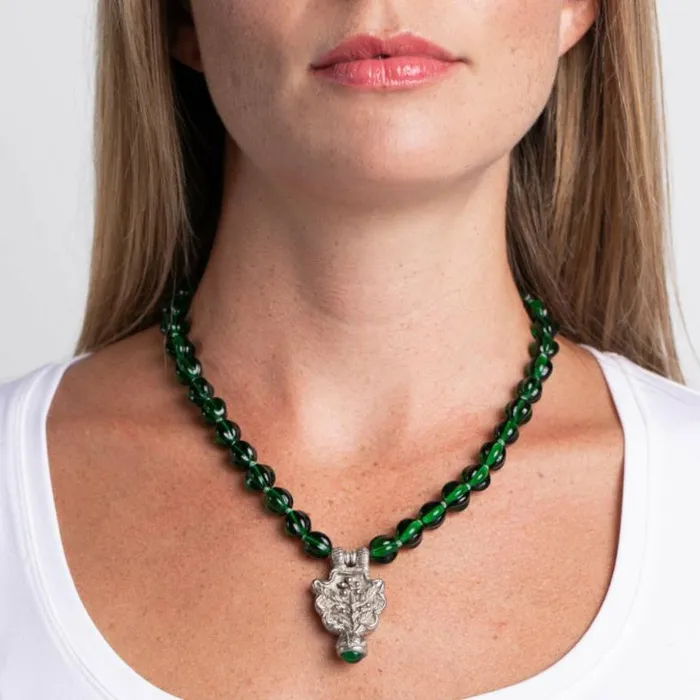 Kenneth Jay Lane Dark Color Necklaces Women Vintage Emerald Necklace With Silver Pendant