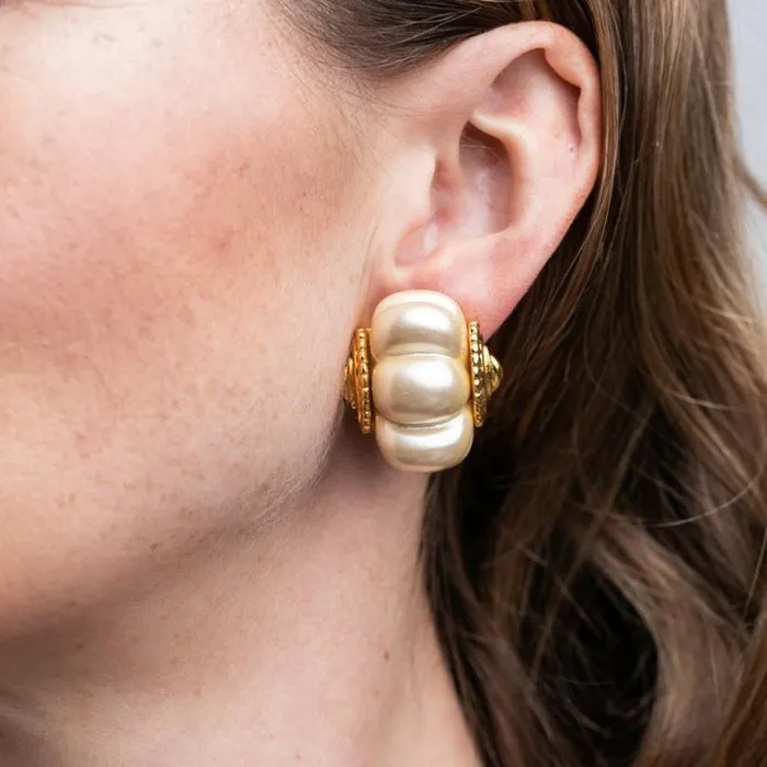 Kenneth Jay Lane Light Color Earrings Women Cultura Pearl Shrimp Clip Earrings Kenneth Jay Lane Light Color Earrings Women Cultura Pearl Shrimp Clip Earrings