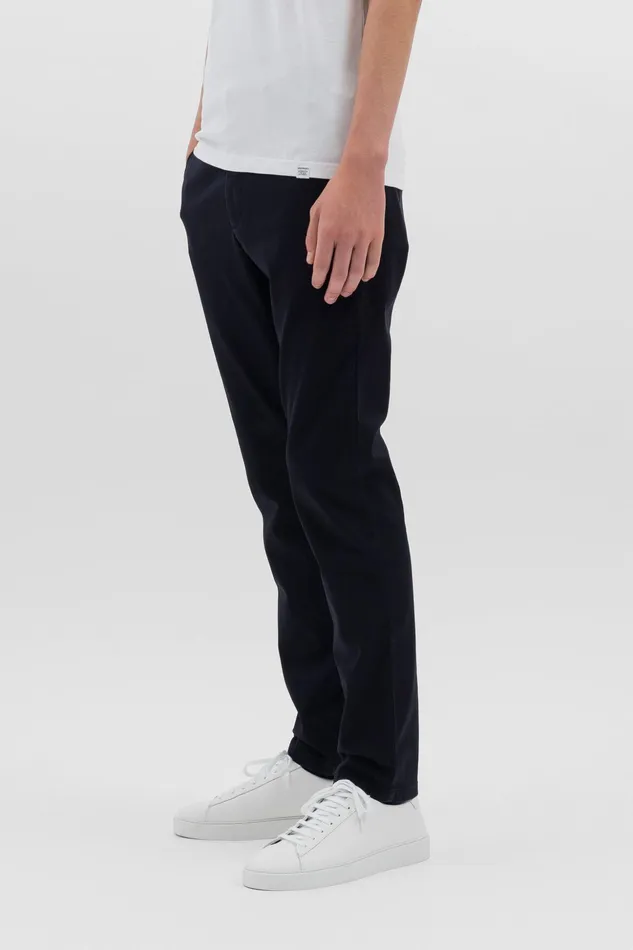 Men Norse Projects Trousers Aros Slim Light Stretch Chino Dark Navy