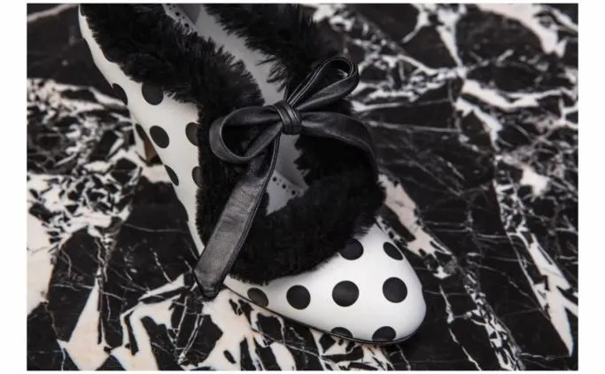 Pumps Women Manolo Blahnik BAMANAMonochrome Crepe De Chine Polka Dot Pumps Pumps Women Manolo Blahnik BAMANAMonochrome Crepe De Chine Polka Dot Pumps