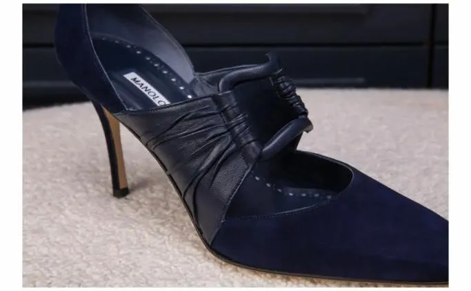 Pumps Women Manolo Blahnik SAMAKUNNavy Blue Suede And Nappa Leather Pumps Pumps Women Manolo Blahnik SAMAKUNNavy Blue Suede And Nappa Leather Pumps