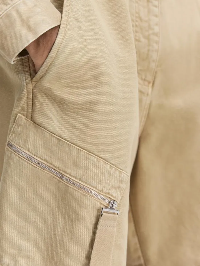 The Marrone Shorts Beige Men JACQUEMUS Trousers and Shorts The Marrone Shorts Beige Men JACQUEMUS Trousers and Shorts