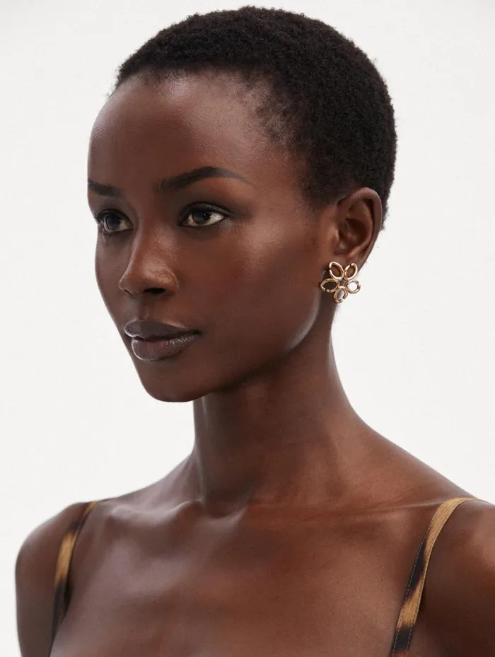 Women Small O Flower Earrings Gold Oscar De La Renta Earrings Women Small O Flower Earrings Gold Oscar De La Renta Earrings
